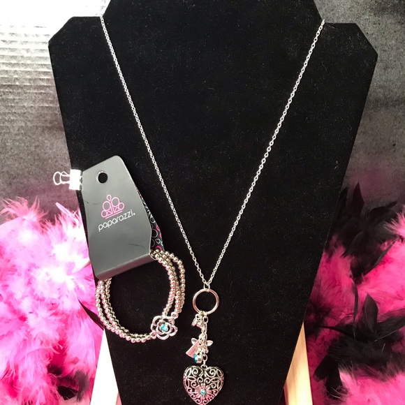 Jewelry Consultant Selling Paparazzi Jewelry - Picture 6 of 8